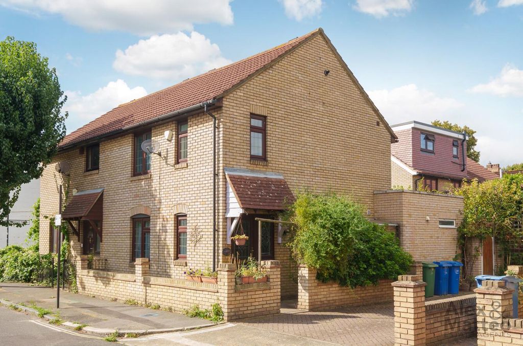 Property photo 1 of 17 Simms Road