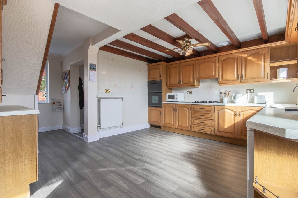 Property photo 3 of 17 Northave-12