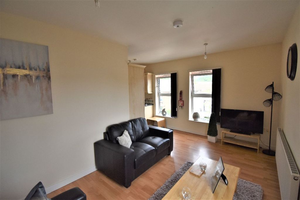 Property photo 2 of 8