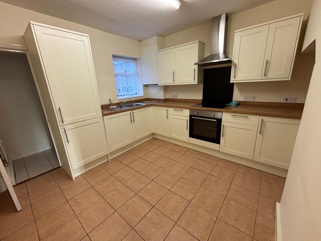 Property photo 3 of 6 Photo 2