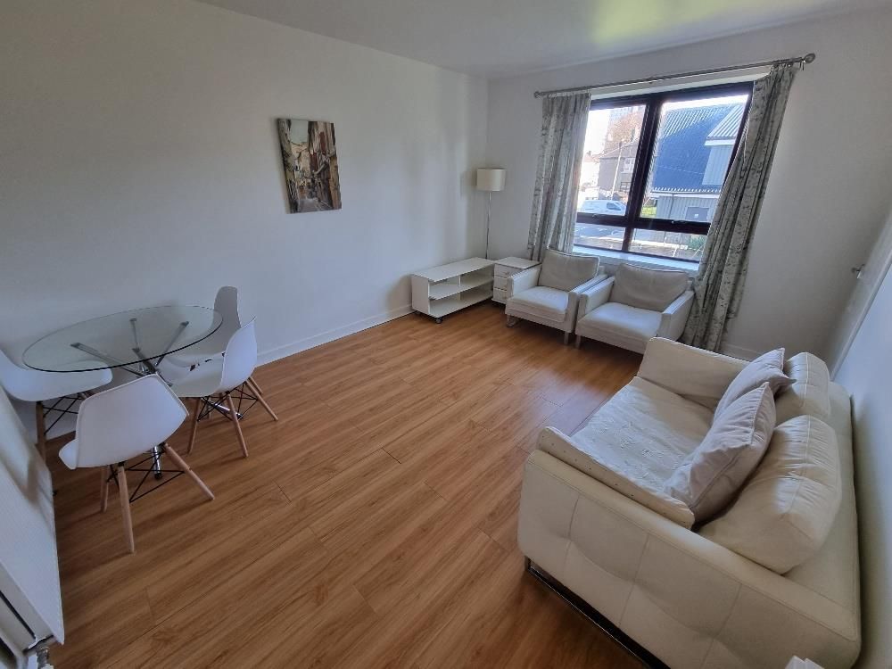 Property photo 1 of 9 Lounge