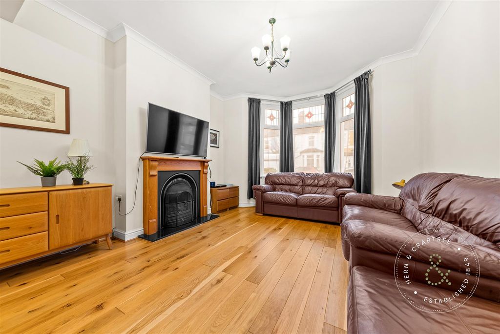 Property photo 2 of 32 Paget-Street-15.Jpg