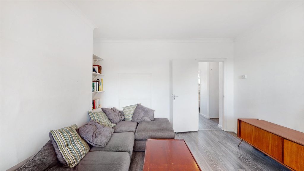 Property photo 3 of 20 90 Woolridge Way, Loddiges Road - Jcmmn6Sazuktftib