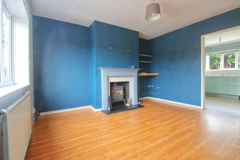 Property photo 2 of 11 Lounge &amp; Kitchen