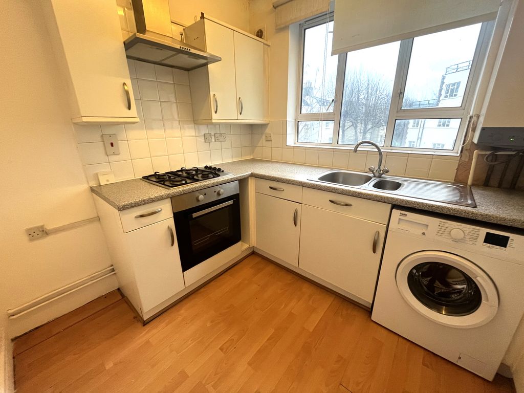 Property photo 2 of 11 Kitchen