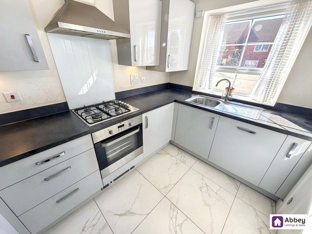 Property photo 2 of 11 Kitchen