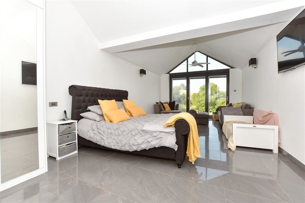 Property photo 1 of 19 Bedroom 1