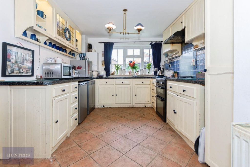 Property photo 2 of 21 Kitchen