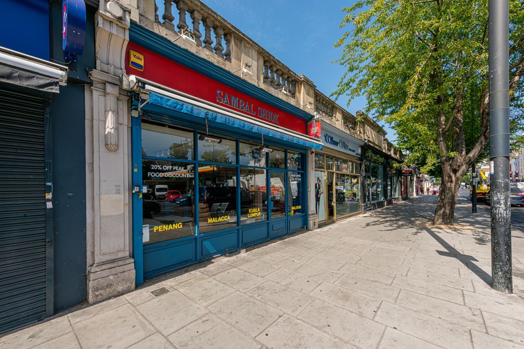 Property photo 2 of 11 Holloway Road 171-002