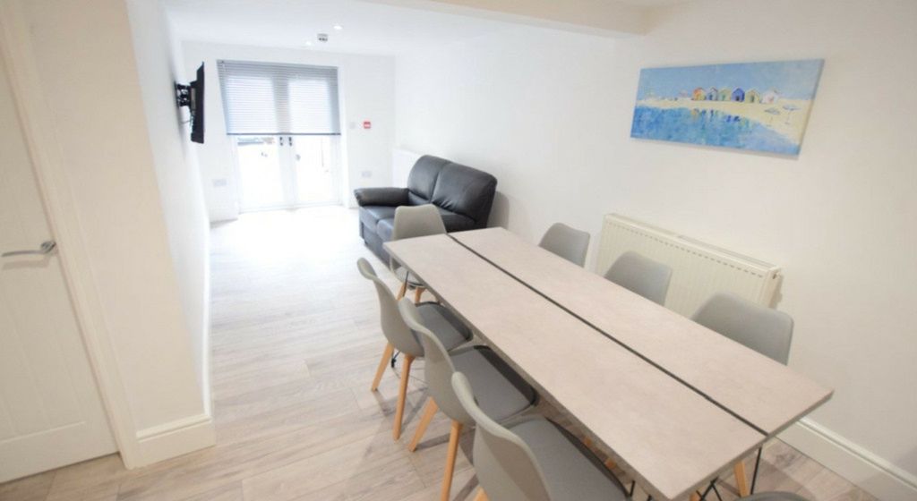 Property photo 1 of 11 A Spacious And Bright Modern Living Room, Perfect ...