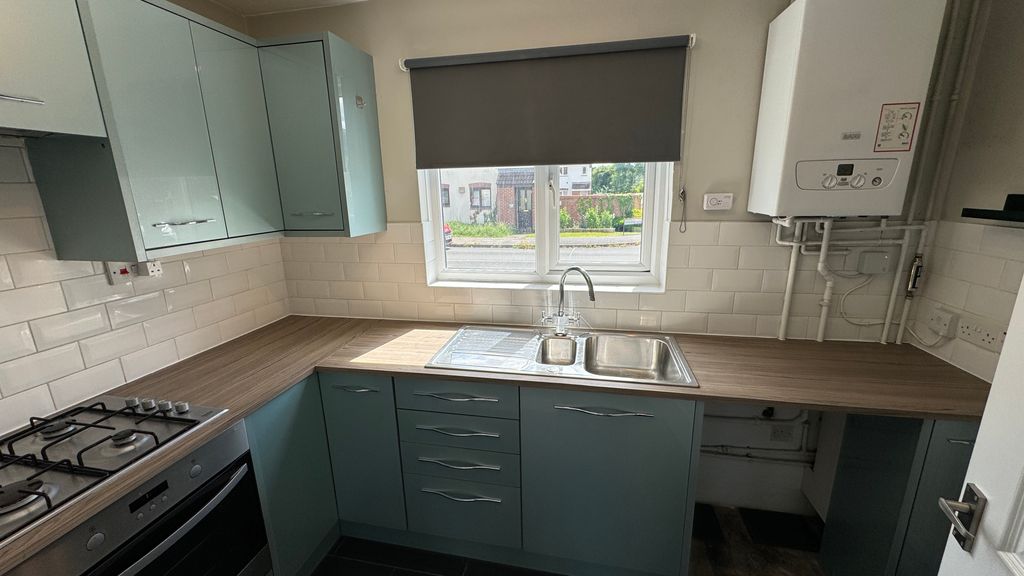 Property photo 3 of 10 Kitchen