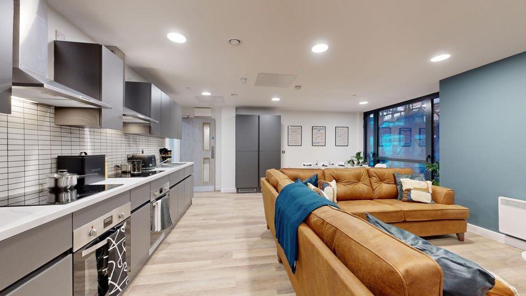 Property photo 3 of 33