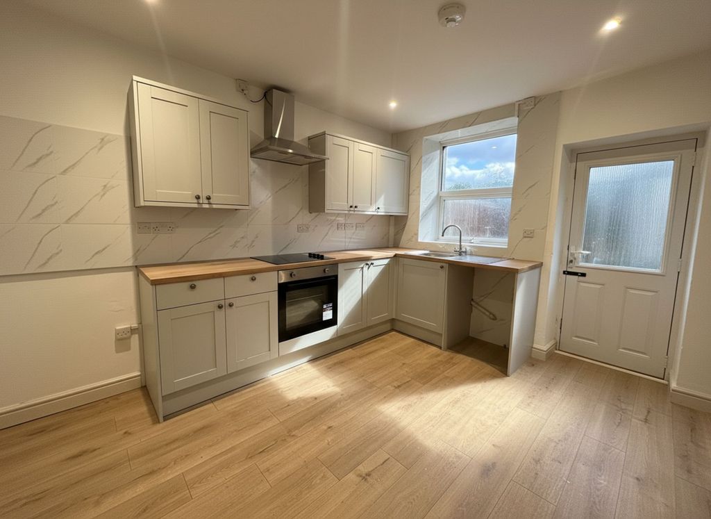 Property photo 1 of 11 Kitchen