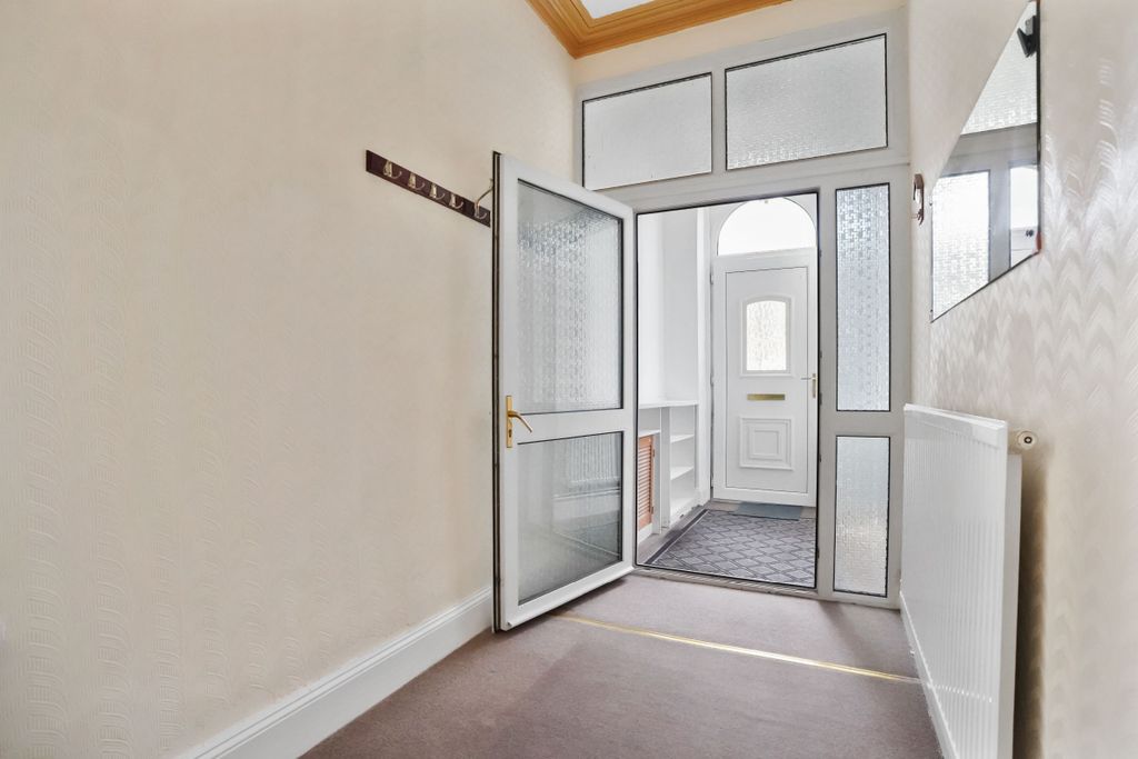 Property photo 2 of 28