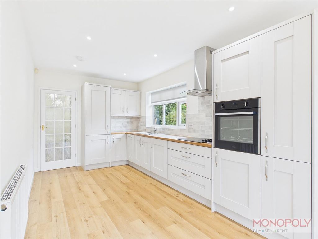 Property photo 3 of 24 Cam04439G0-Pr0255-Still012.Jpg