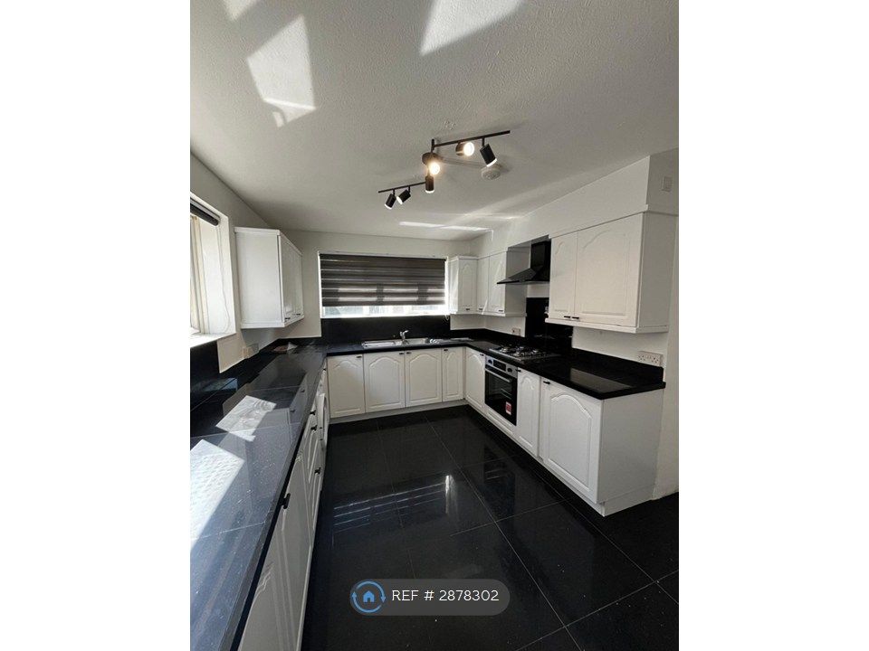 Property photo 2 of 10 Kitchen