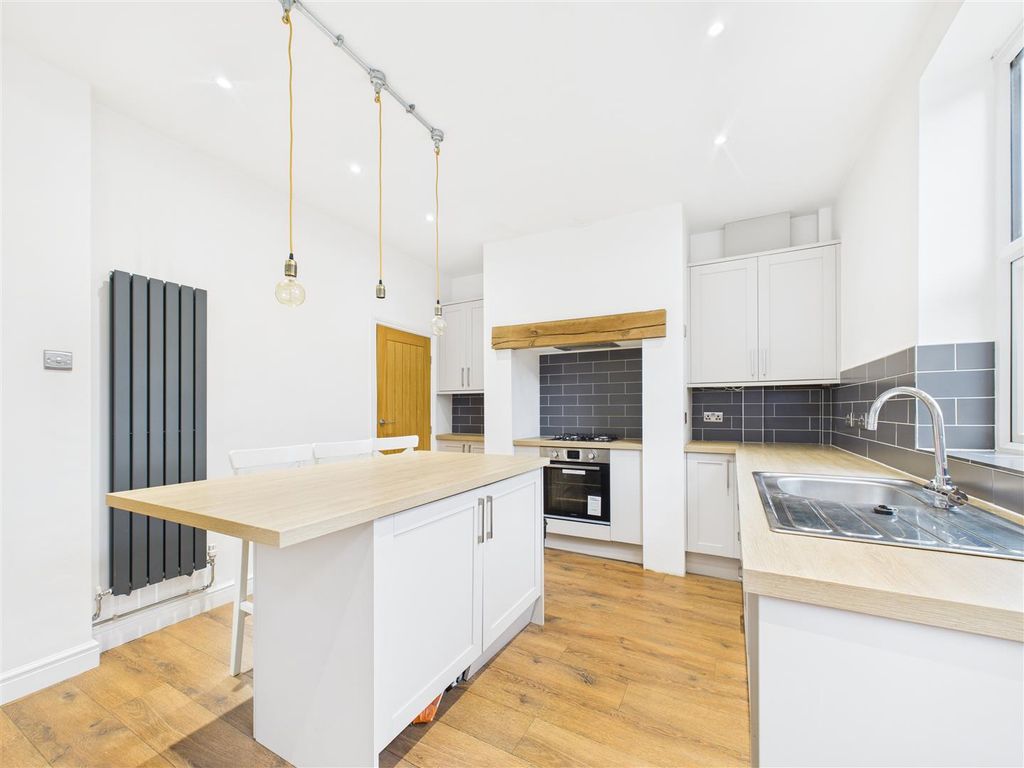 Property photo 2 of 14 Cam05207G0-Pr0077-Still002.Jpg