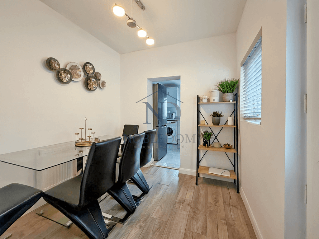 Property photo 3 of 11 Gallery