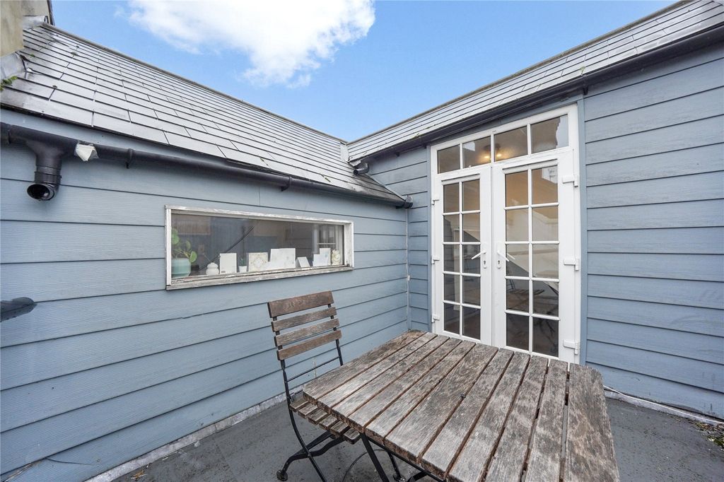 Property photo 3 of 14 Terrace