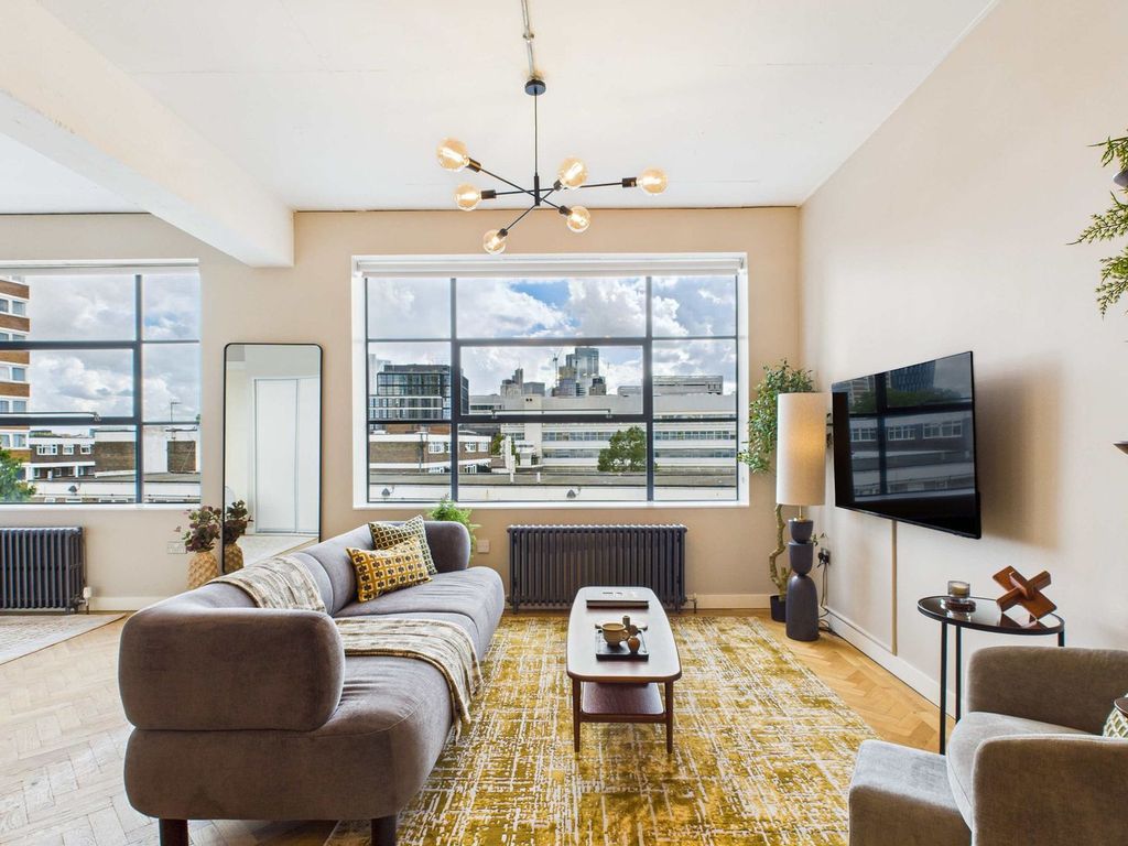 Property photo 1 of 14 Living Room