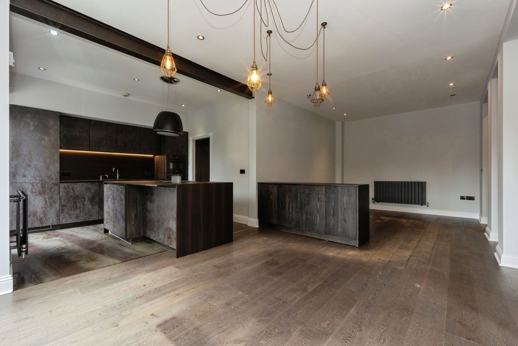 Property photo 3 of 34 Reception/Diner