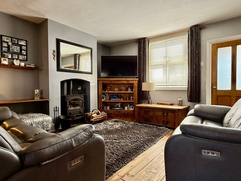 Property photo 2 of 33