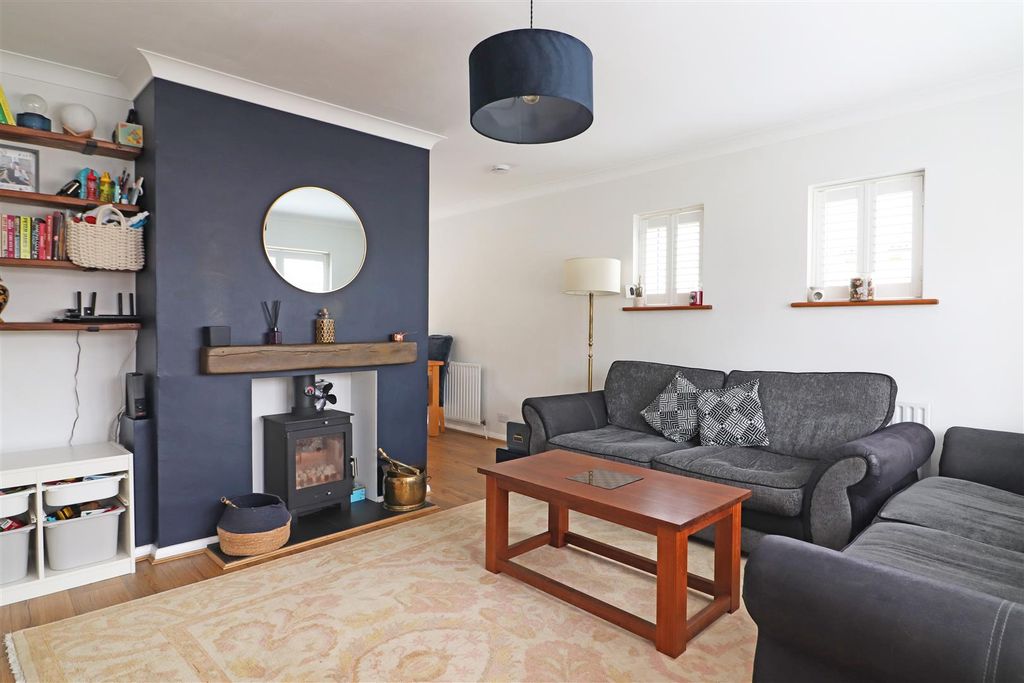 Property photo 2 of 21