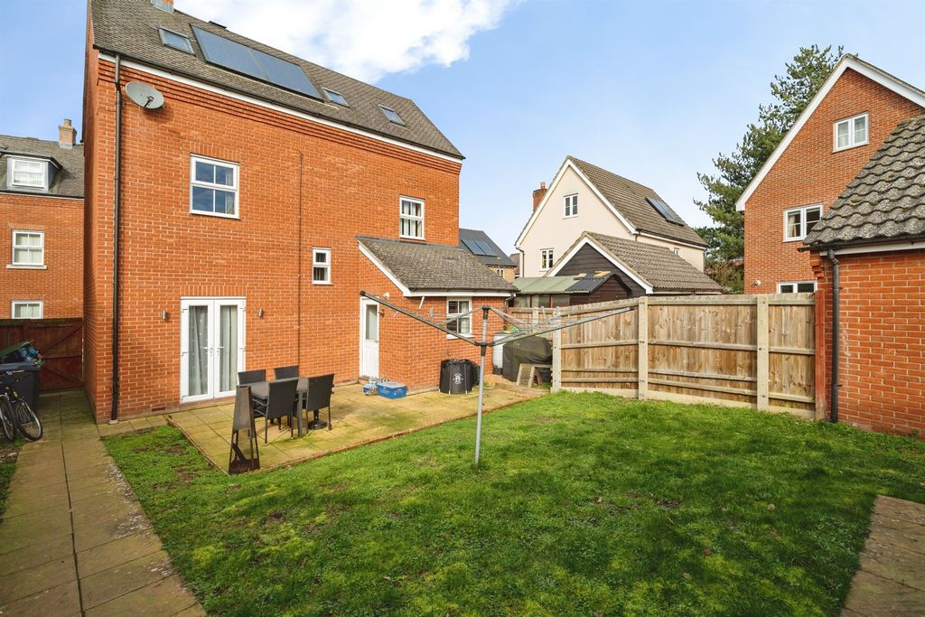 Property photo 2 of 14