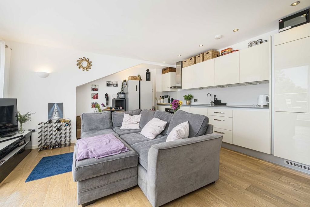 Property photo 3 of 6