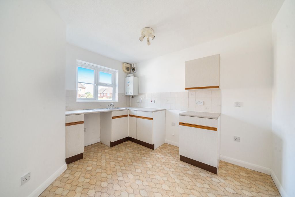 Property photo 3 of 15 1321693-15-686Cdb...
