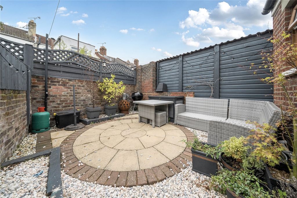 Property photo 3 of 14 Picture No. 17