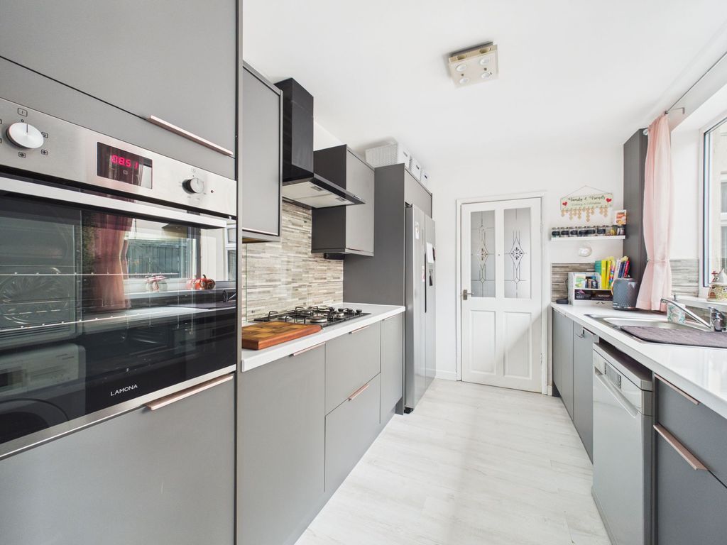 Property photo 2 of 18 Kitchen
