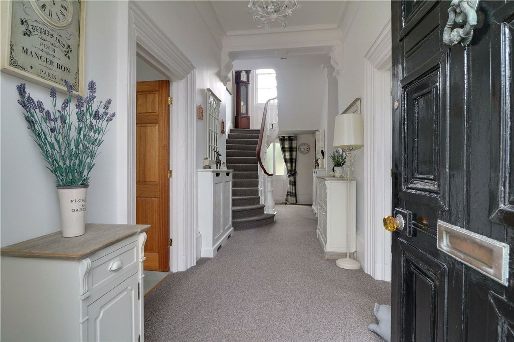 Property photo 3 of 44 Picture No. 12