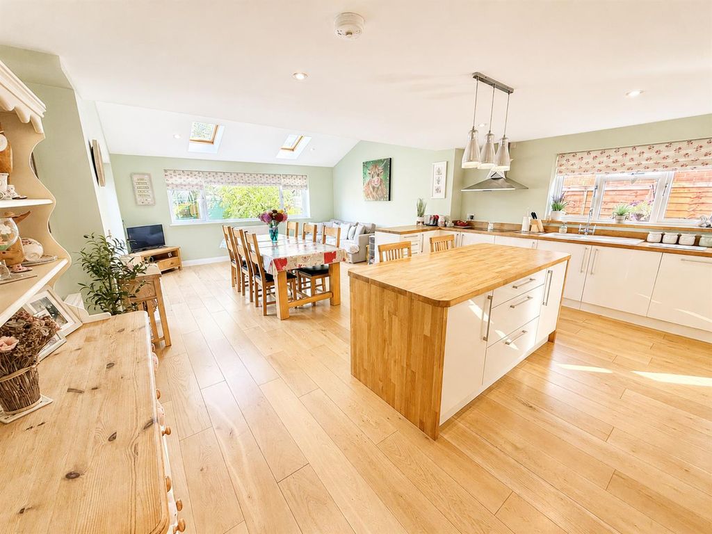 Property photo 3 of 28