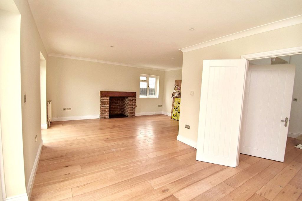 Property photo 3 of 24