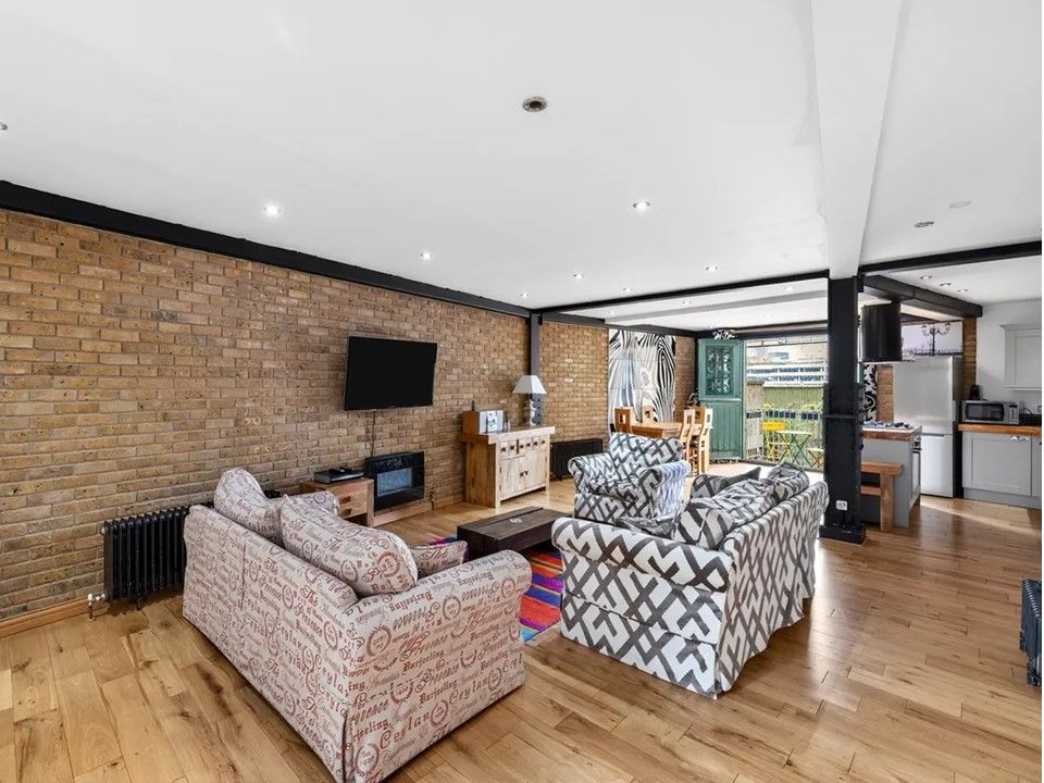 Property photo 3 of 39