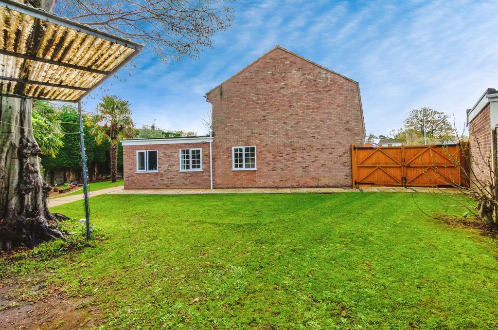 Property photo 2 of 19 Side Aspect