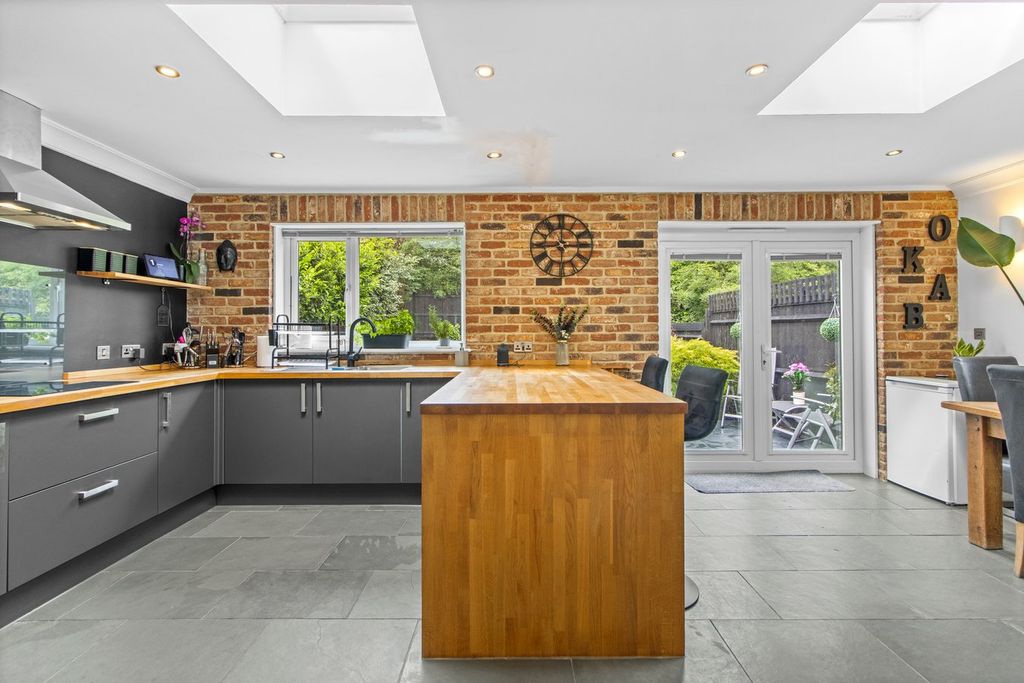 Property photo 2 of 36