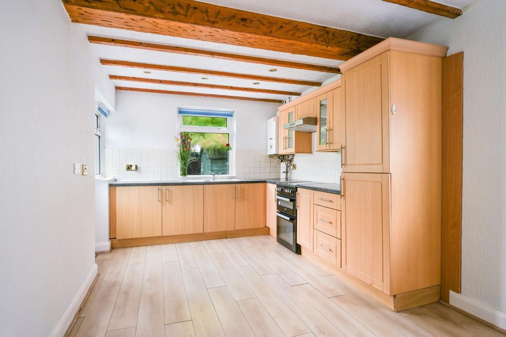 Property photo 3 of 15 Oakley Gardens,  (9).Jpg