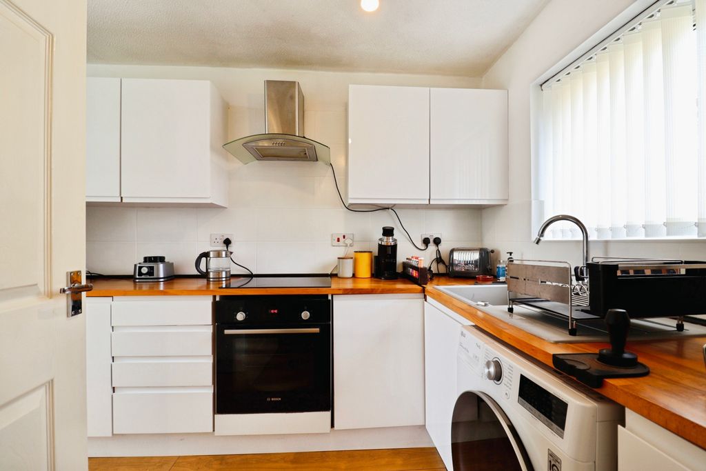 Property photo 3 of 20 Img_9998