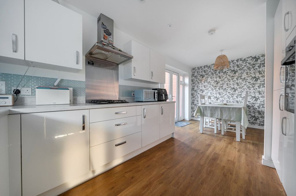 Property photo 2 of 21