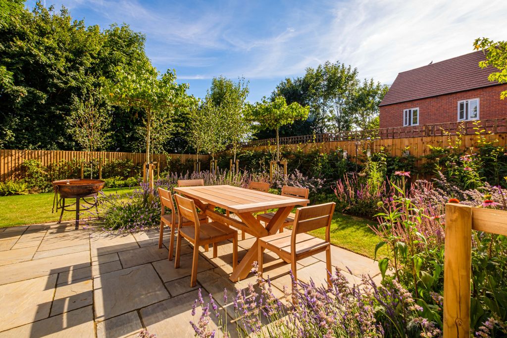 Property photo 2 of 10 Bradgate Show Home Garden At The Pavilions Dwh