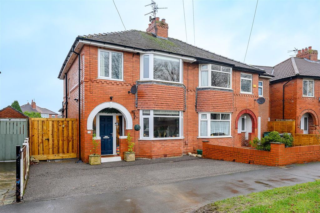 Property photo 1 of 16 External