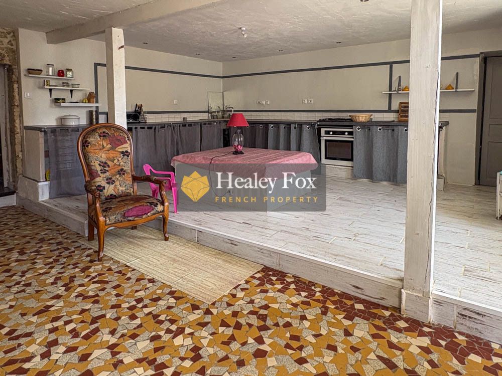 Property photo 2 of 17 Photo_F94179E4619F50Bc0F81Bafad0B0c528