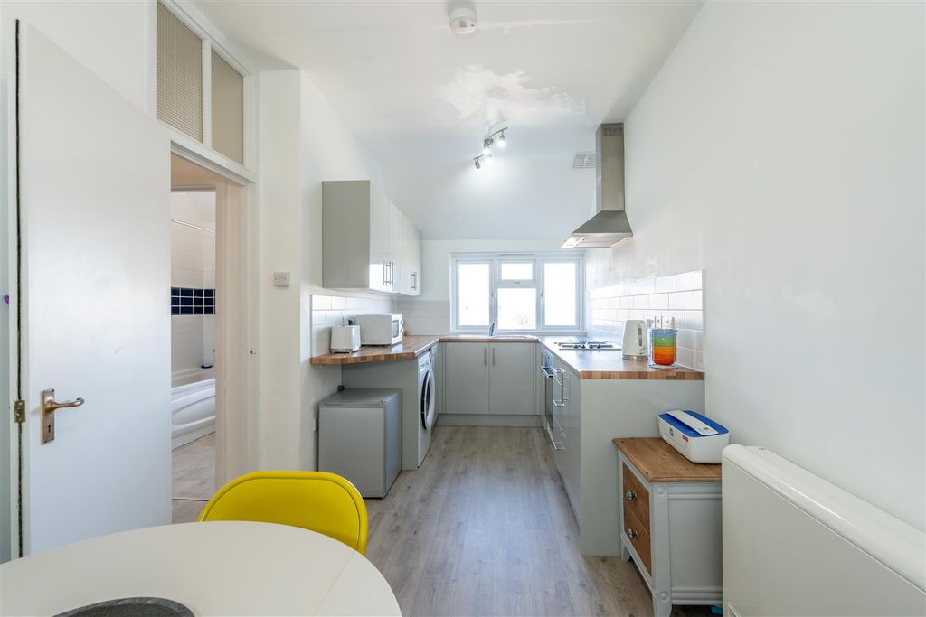 Property photo 3 of 12 Kitchen Diner.Jpg