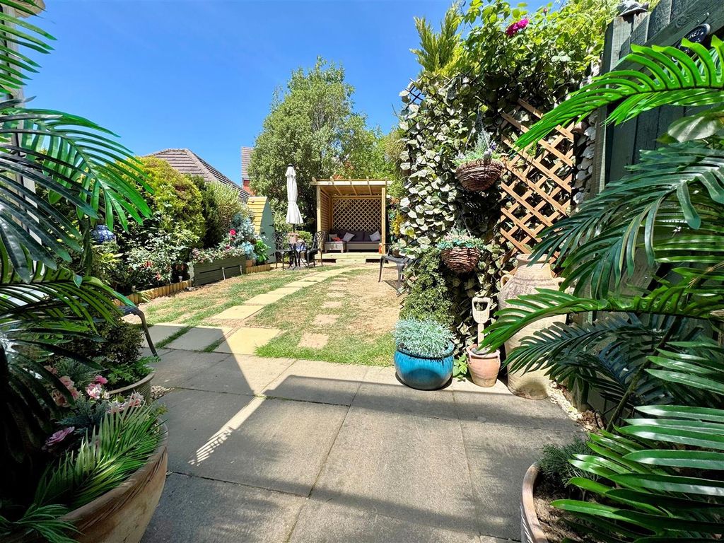 Property photo 2 of 14 Garden.Jpg