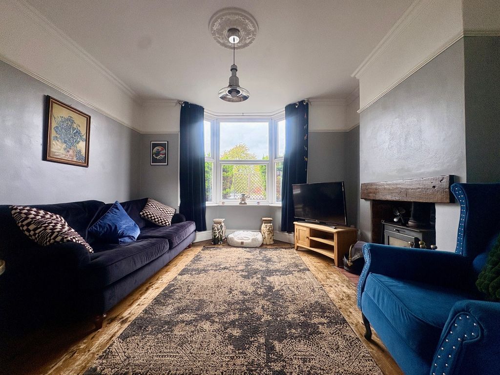 Property photo 2 of 12