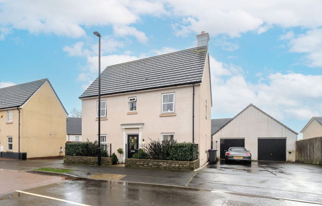 Property photo 1 of 43