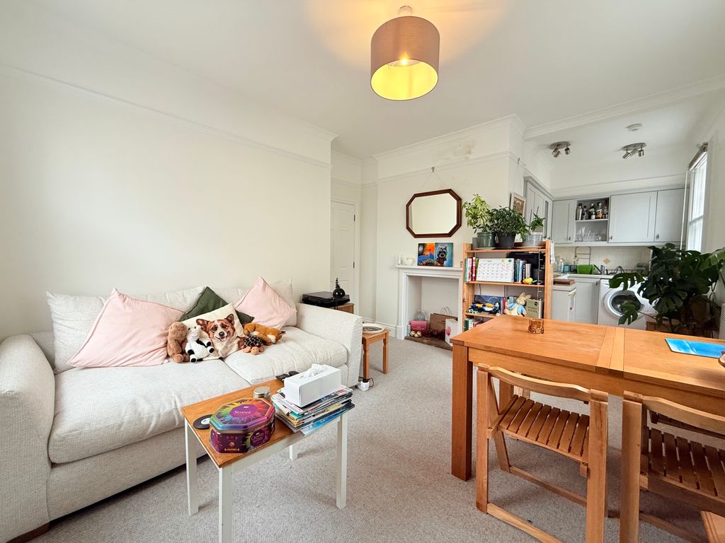 Property photo 2 of 7 Lounge