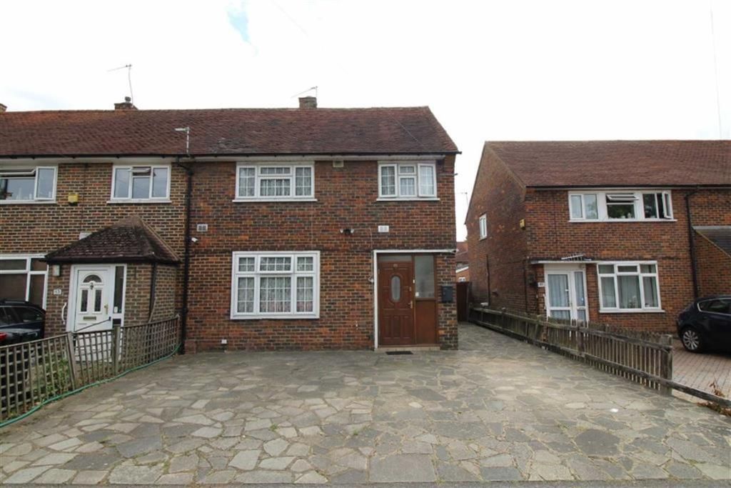 Property photo 1 of 8 Well Presented Spacious Three Bedroom Property